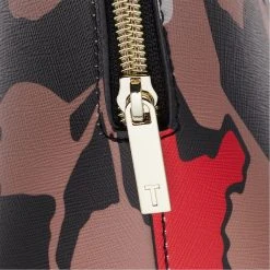 Ted Baker Mellaa Flood Saffiano Deboss Washbag for Makeup Cases & Washbags Colour black 9 Ted Baker Mellaa Flood Saffiano Deboss Washbag for Makeup Cases & Washbags Colour black -Outlet Wardrobe Mix Store 71221799 xxl a4